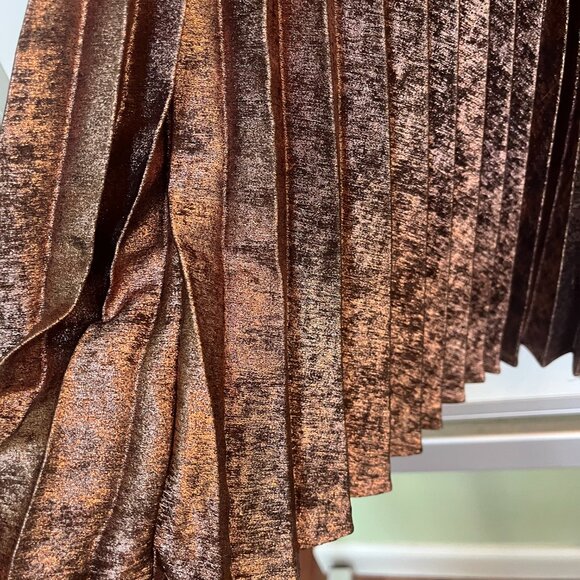 Xirena Farrah Pleated Midi Skirt in Bronze. Metallic - Picture 3 of 4